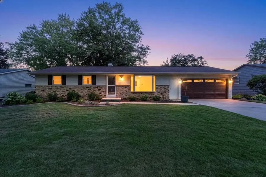 2766 BERKEN CT, Green Bay, WI 54304-5402
