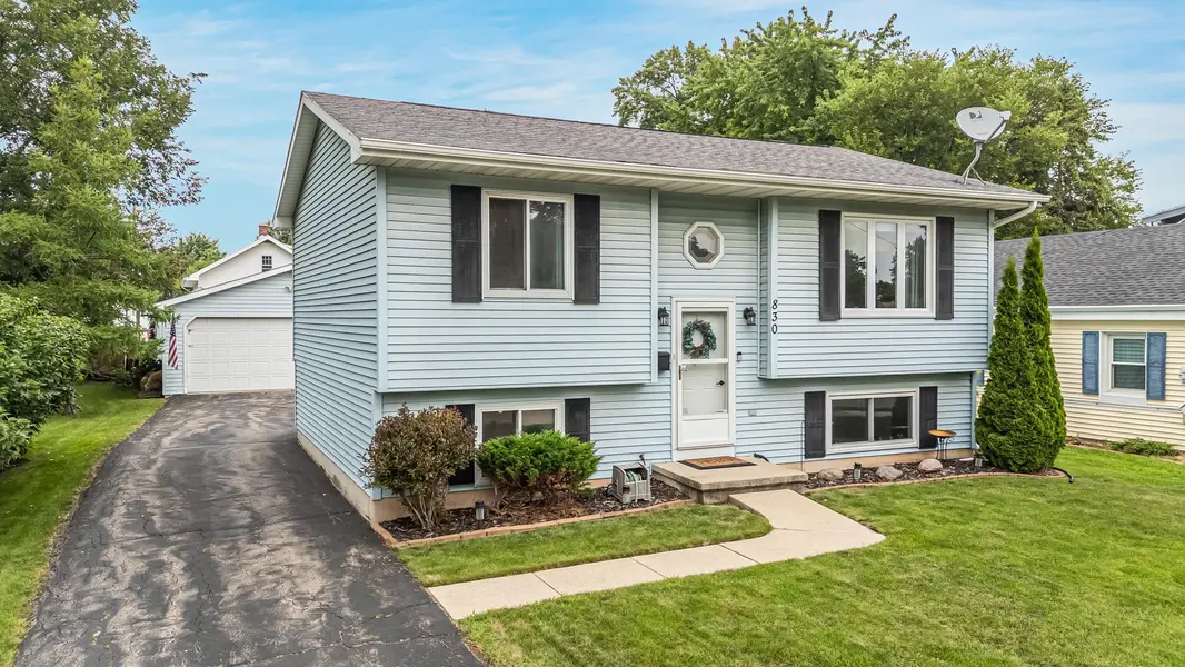 830 OSBORN AVE, Oshkosh, WI 54902-6556