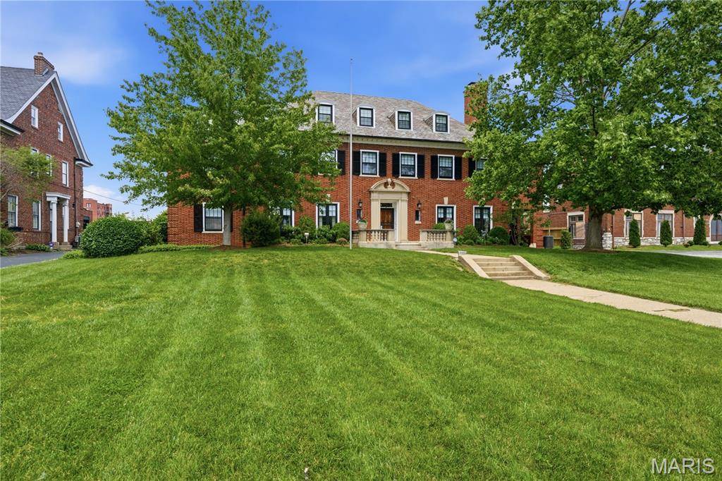5591 Lindell BLVD, St Louis, MO 63112