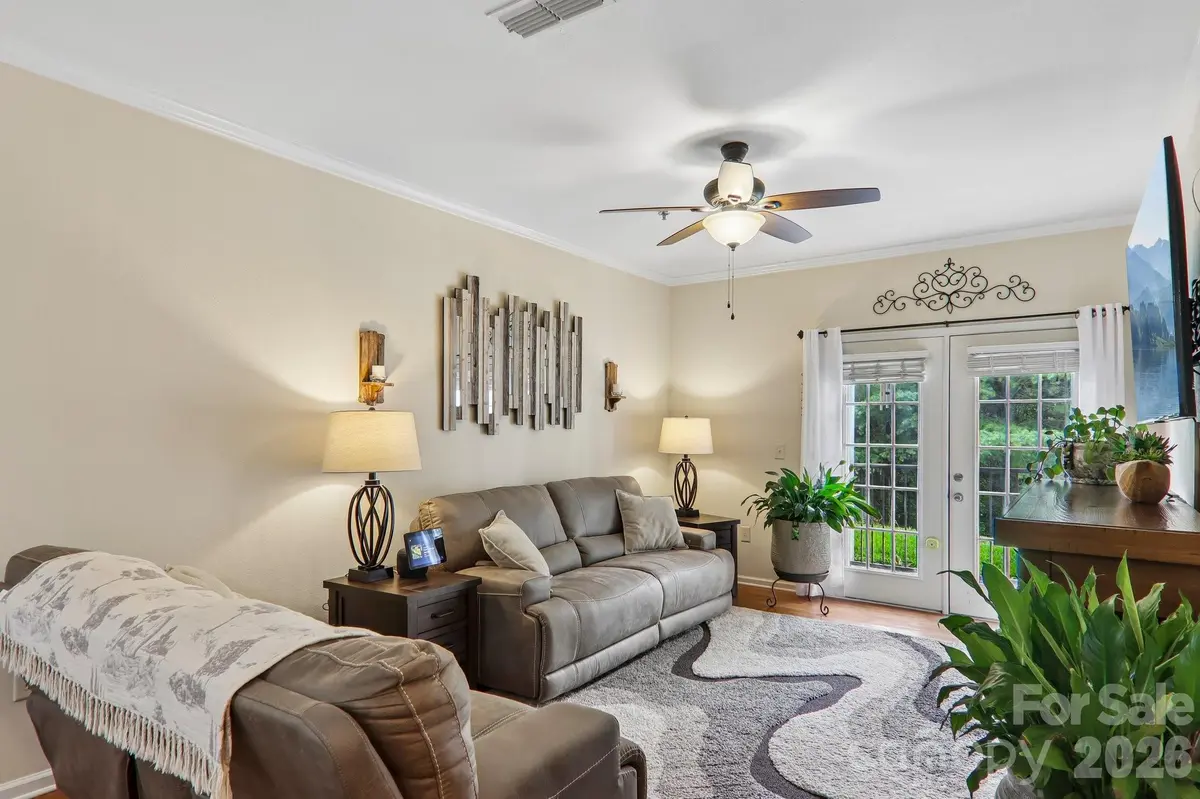 100 Vista Lake DR #2, Candler, NC 28715