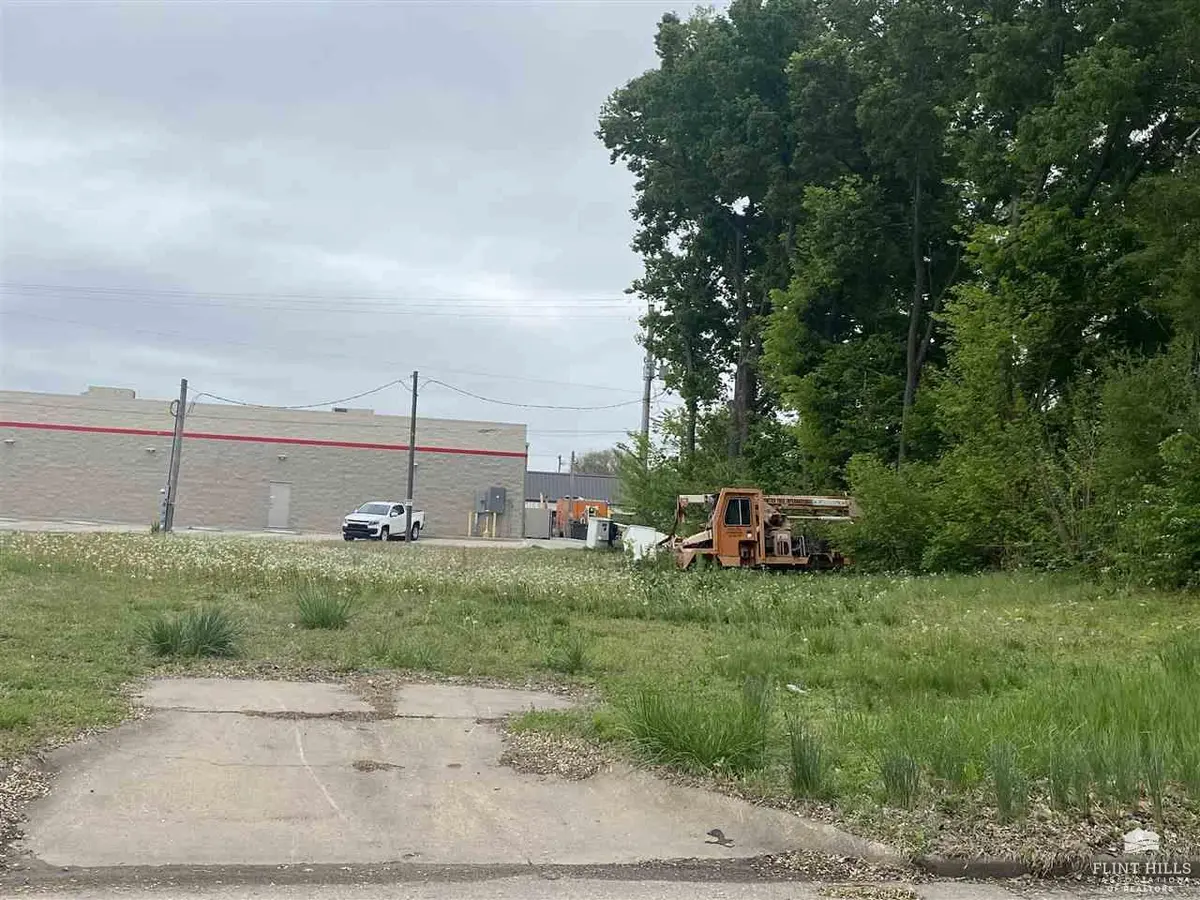 517 Yuma ST, Manhattan, KS 66502