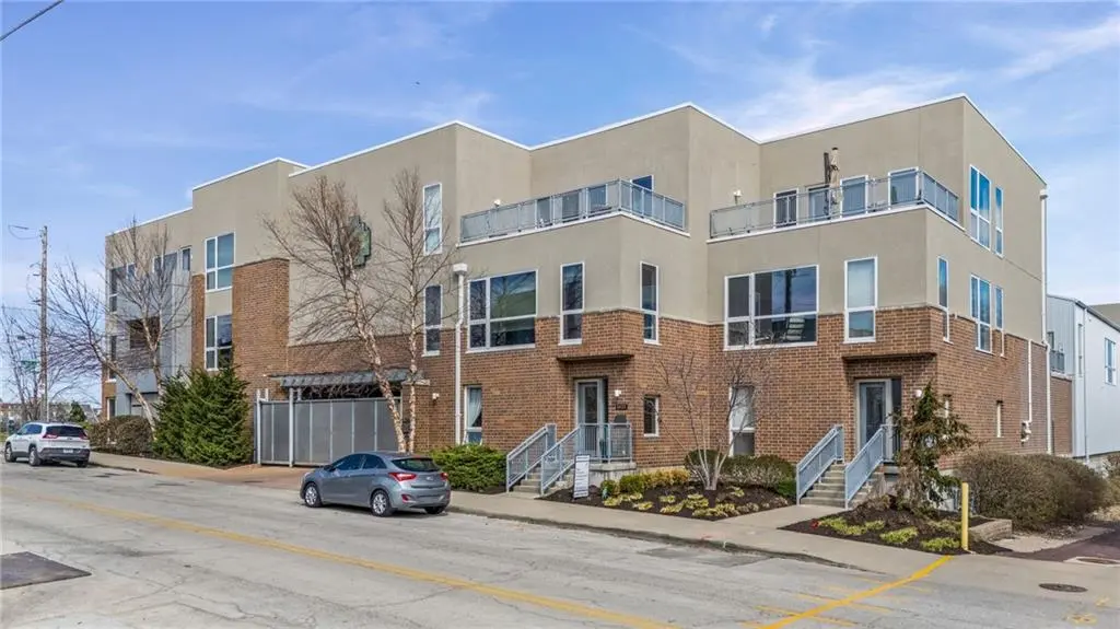 1605 Summit ST, Kansas City, MO 64108