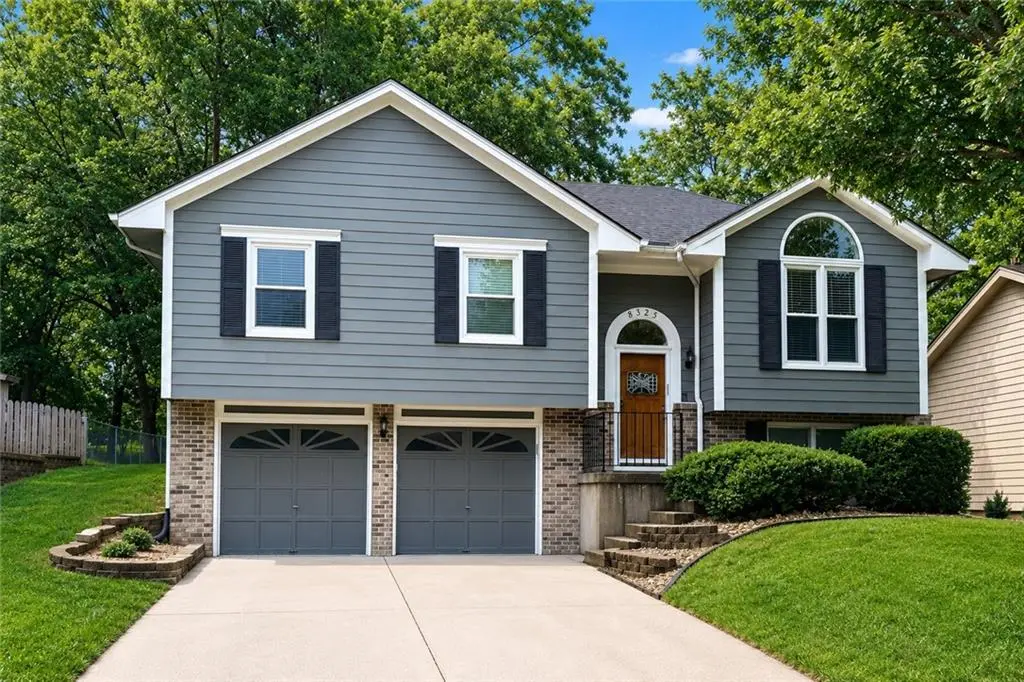 8325 N Allenton DR, Kansas City, MO 64151