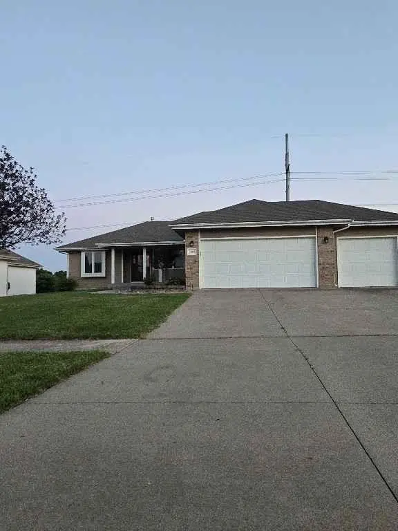 3927 SW 40th TER, Topeka, KS 66610