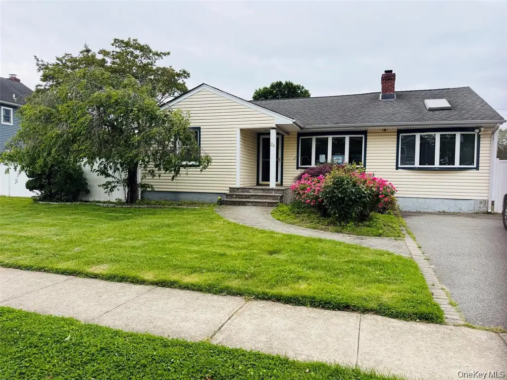 24 Elderberry RD, Syosset, NY 11791