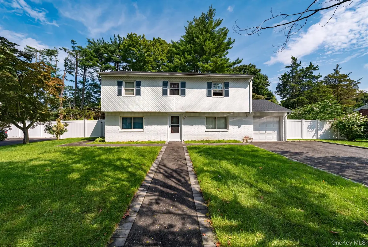 19 South LN, Huntington, NY 11743