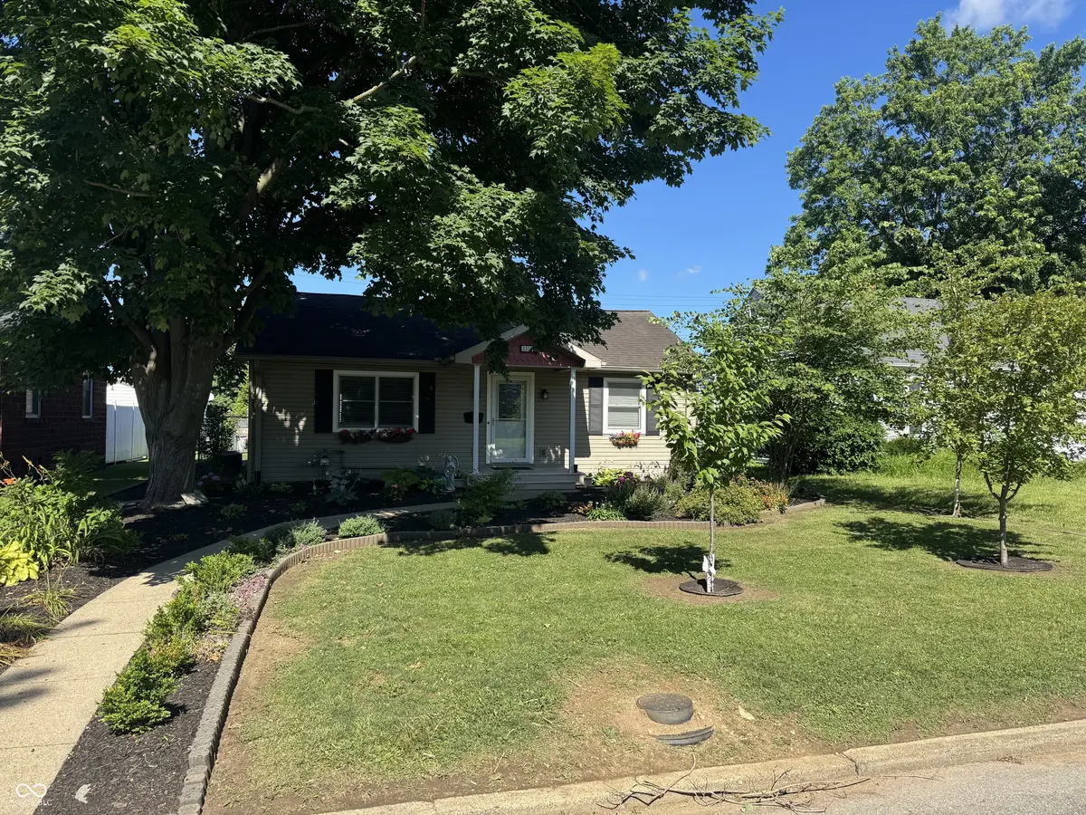 2216 Newton ST, Columbus, IN 47201