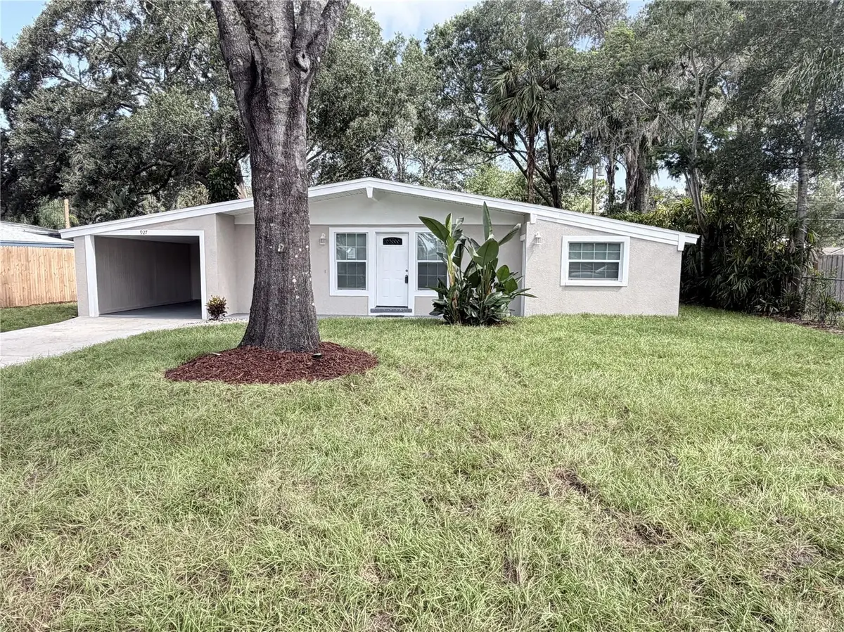 927 LAKEWOOD AVE, Tampa, FL 33613