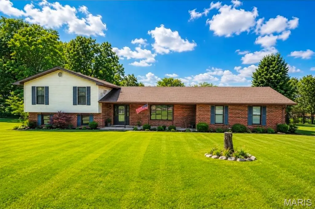 1559 Saddle DR, Festus, MO 63028