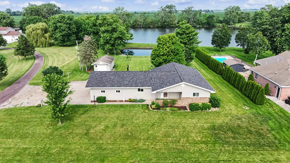 101 Lakeview DR, Gibson City, IL 60936