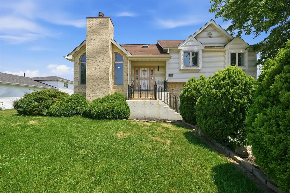 223 S Dante AVE, Glenwood, IL 60425