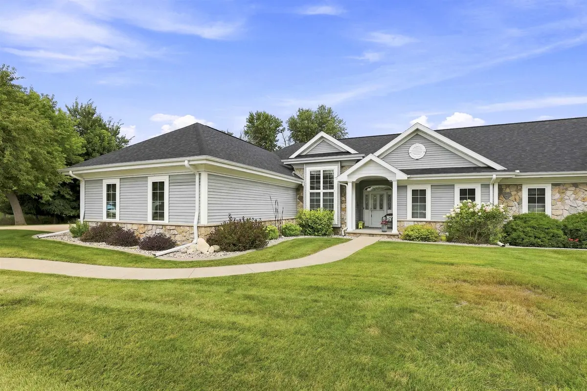 4704 TIMBER ROW, Appleton, WI 54913