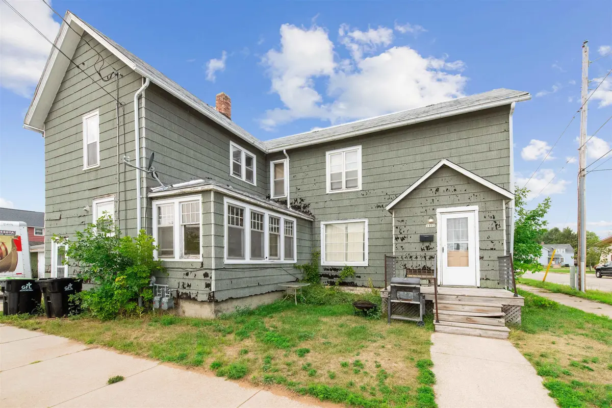 1802 11TH AVE, Menominee, MI 49858