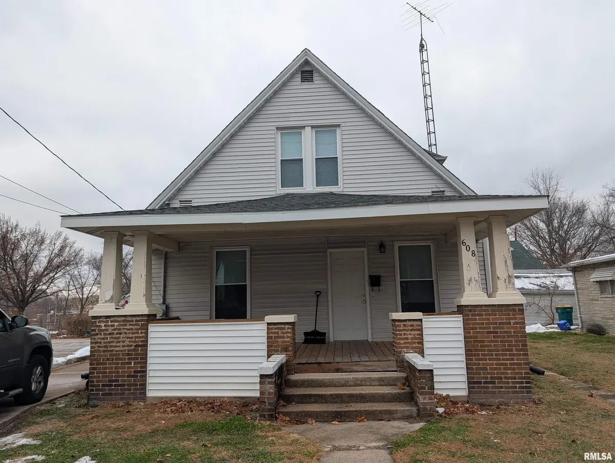 608 W CALHOUN ST, Macomb, IL 61455