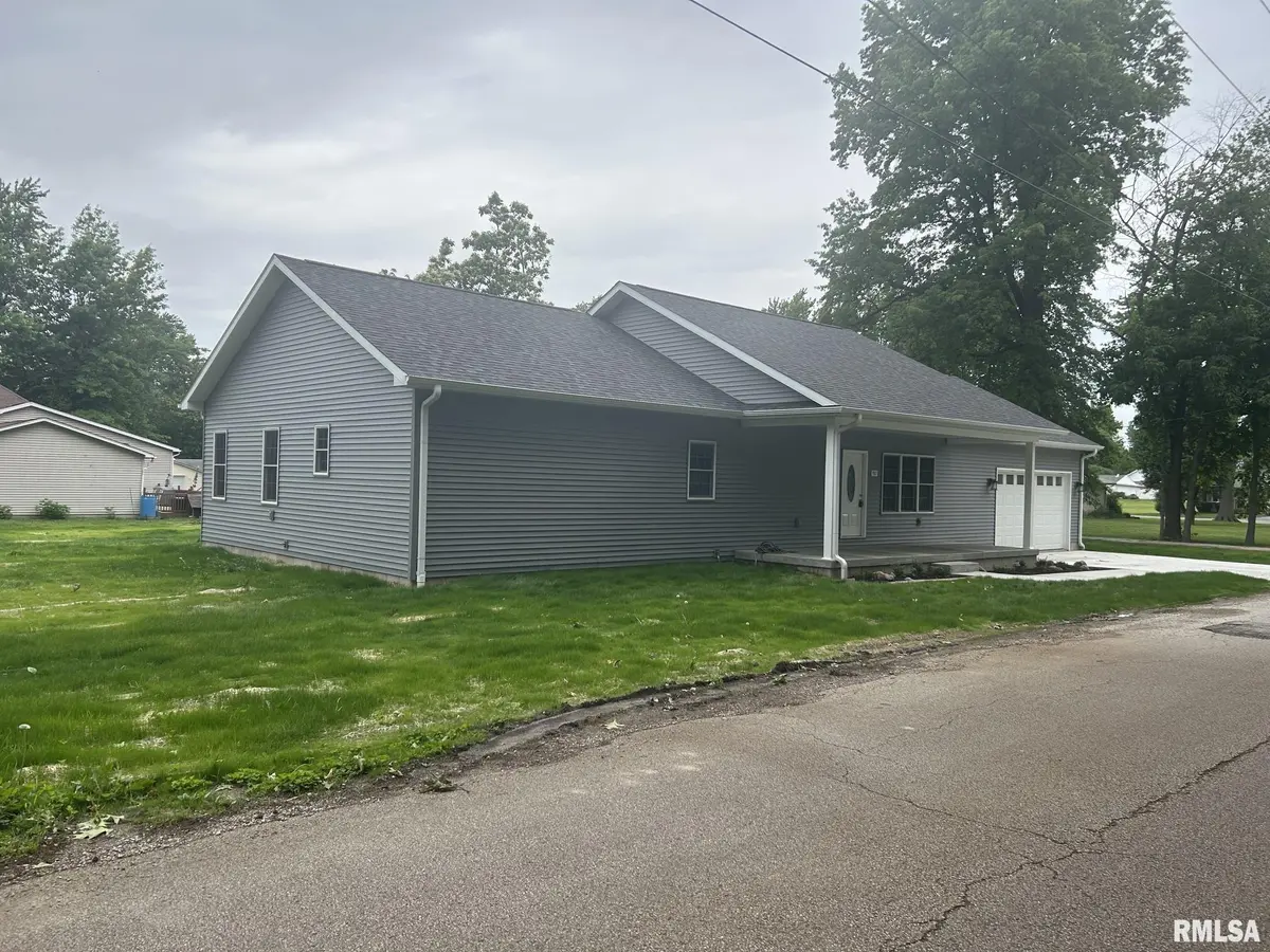 907 N Snodgrass ST, Taylorville, IL 62568