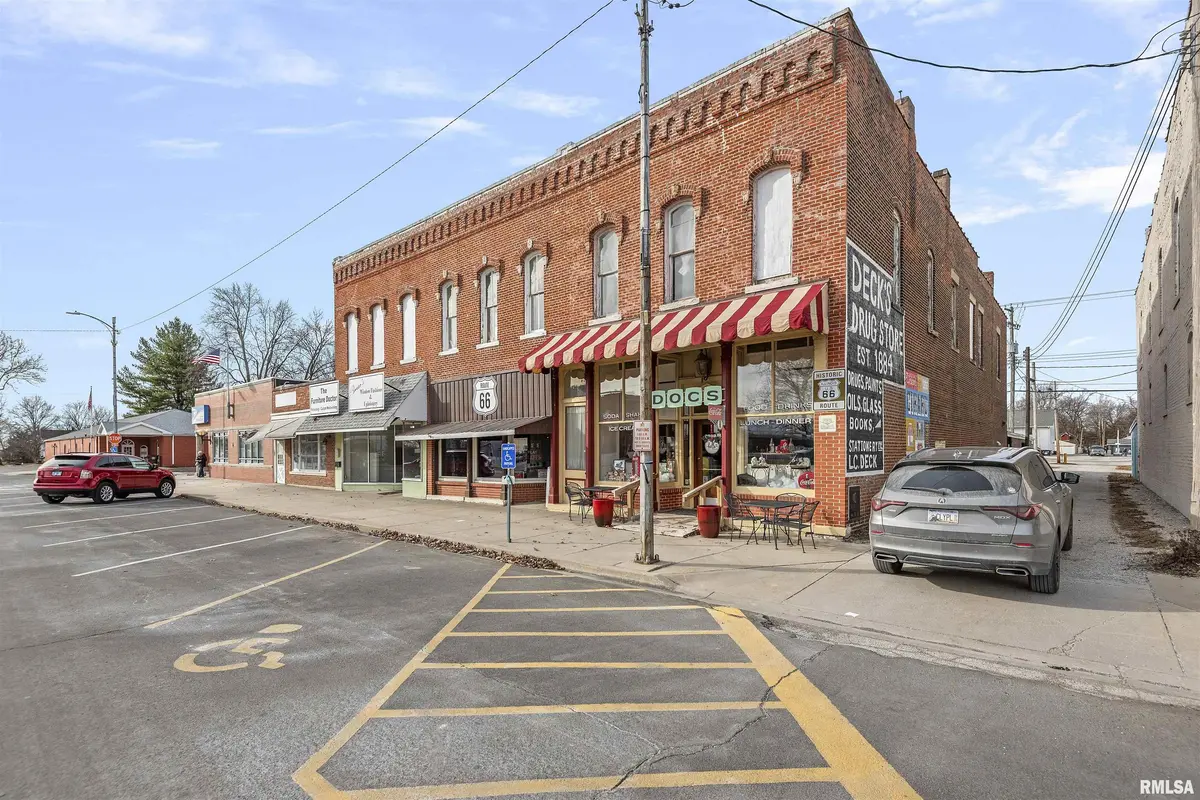 133 S 2ND ST, Girard, IL 62640