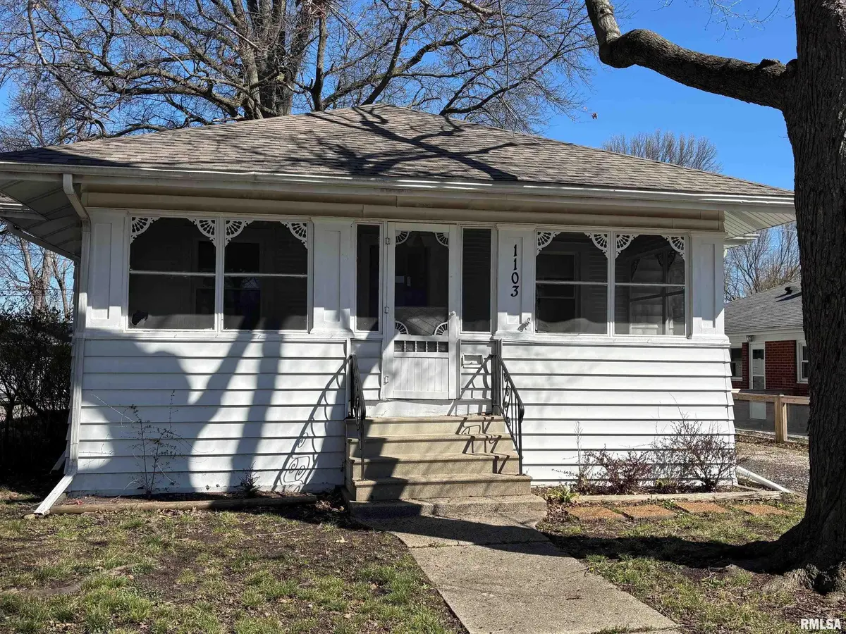 1103 W Main Cross ST, Taylorville, IL 62568