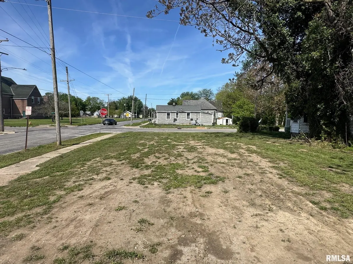 800 N CLAY ST, Jacksonville, IL 62650