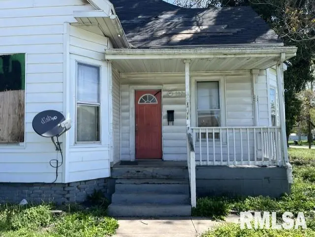 802 N CLAY AVE, Jacksonville, IL 62650