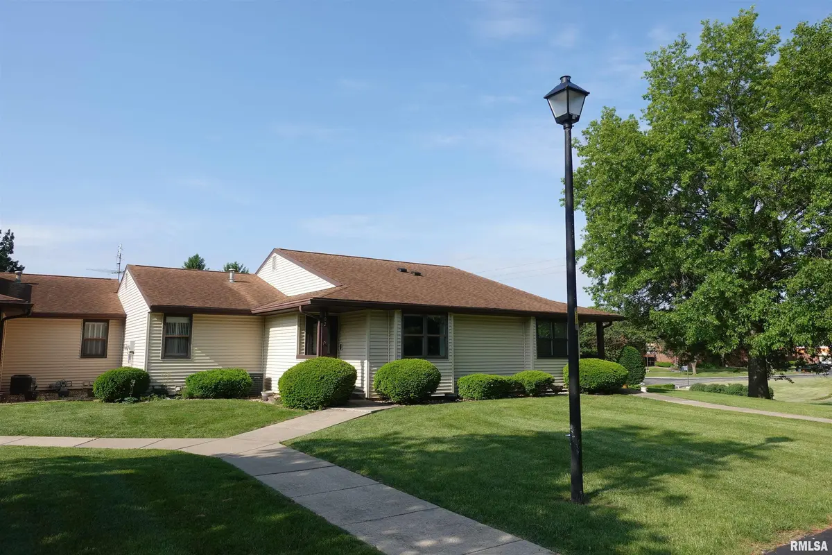 255 S SOANGETAHA RD #102, Galesburg, IL 61401