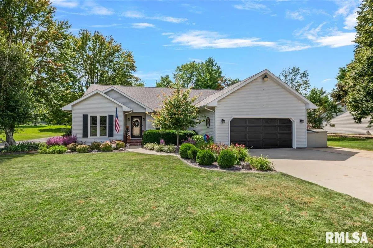 2 HILLCREST CT, Taylorville, IL 62568