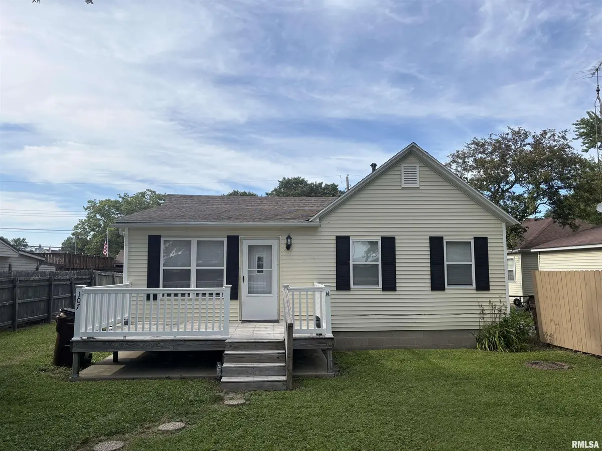 107 W SYCAMORE ST, Thayer, IL 62689