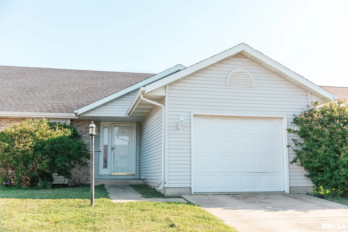 209 EAGLE RIDGE DR, Chatham, IL 62629