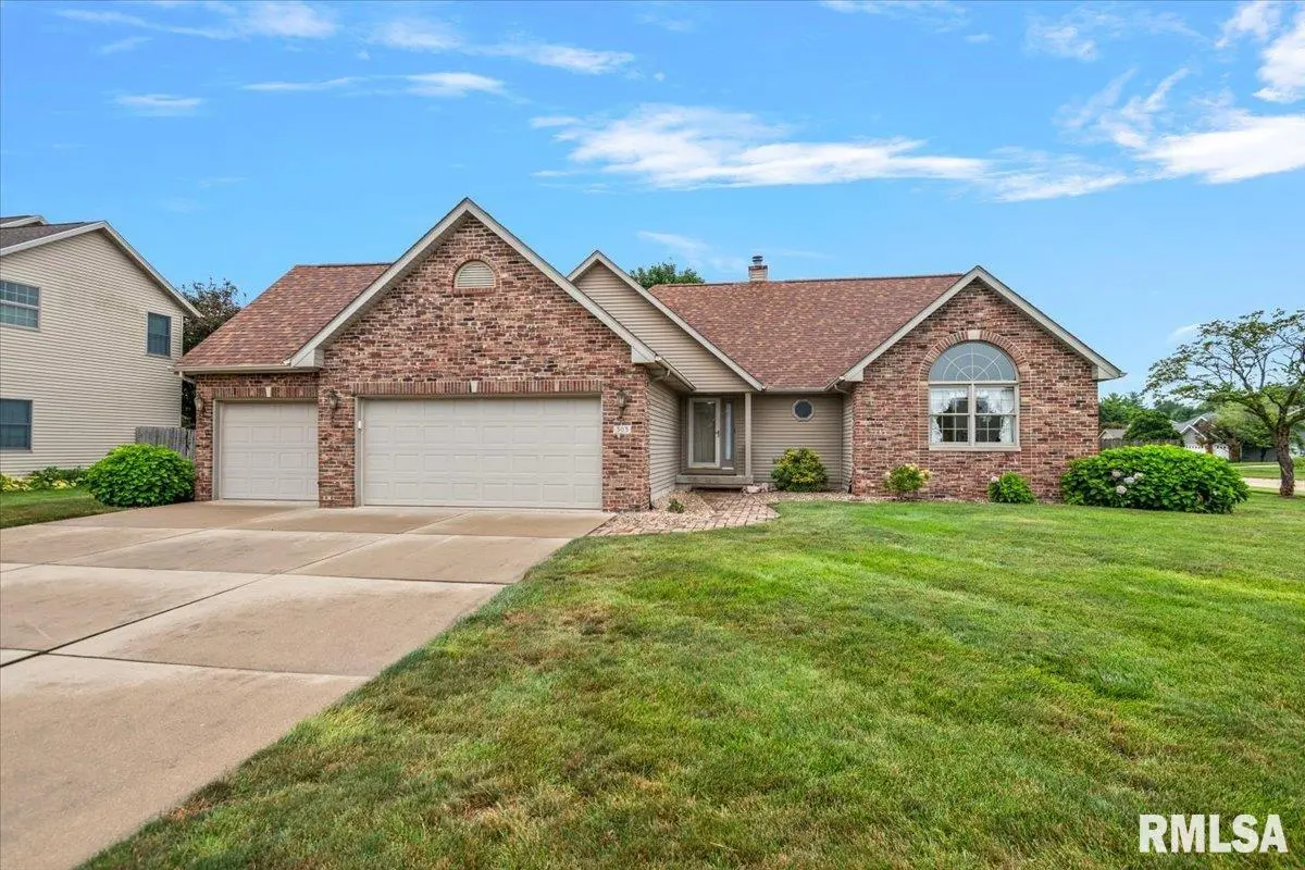 303 BRECKENRIDGE RD, Chatham, IL 62629