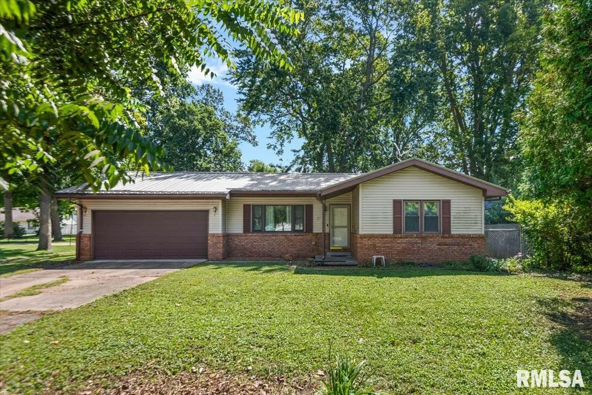 322 S Finis ST, Virden, IL 62690