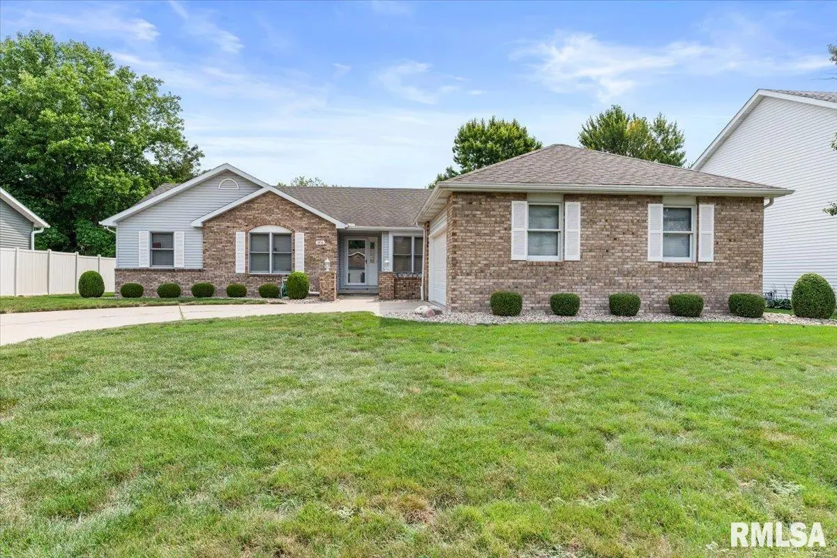 1816 Hunter Ridge DR, Springfield, IL 62704