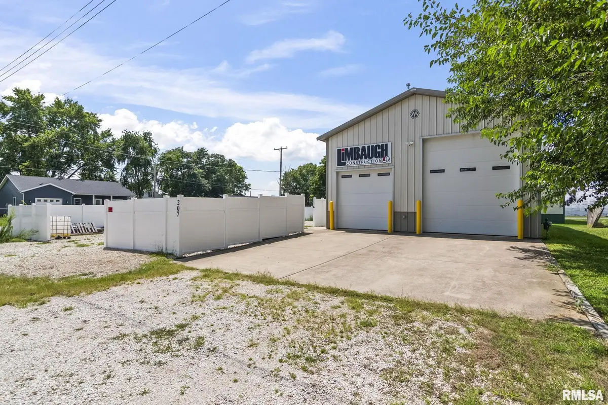 207 S OLIVE ST, New Berlin, IL 62670