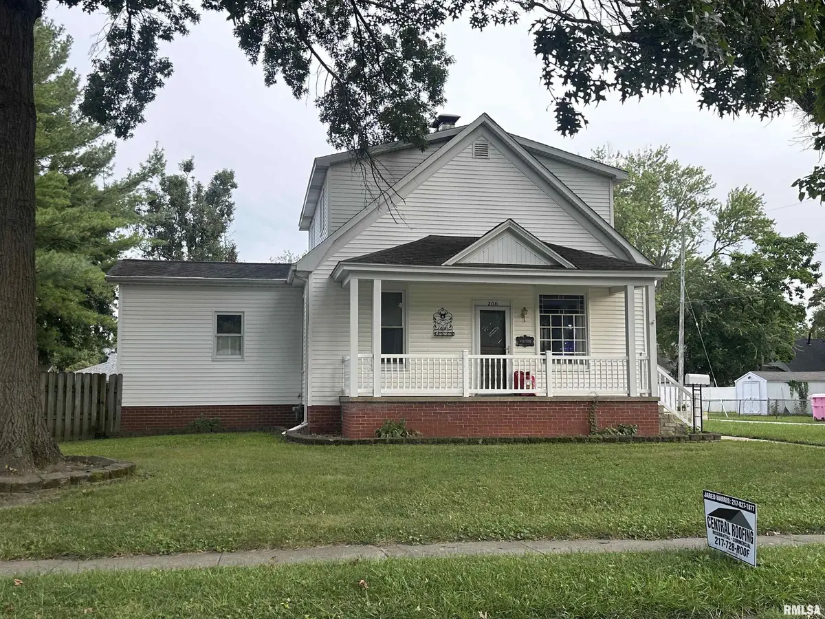 200 E PALMER ST, Taylorville, IL 62568
