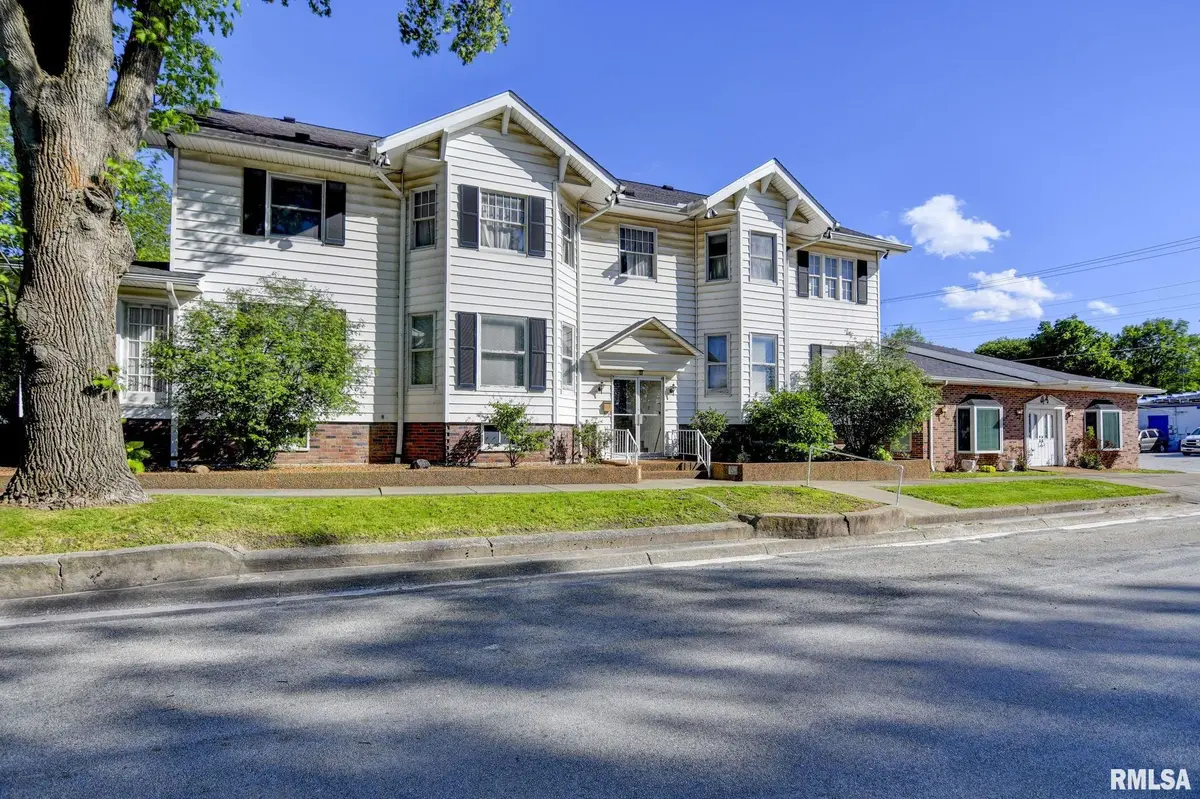 200 S MAPLE ST, Nokomis, IL 62075
