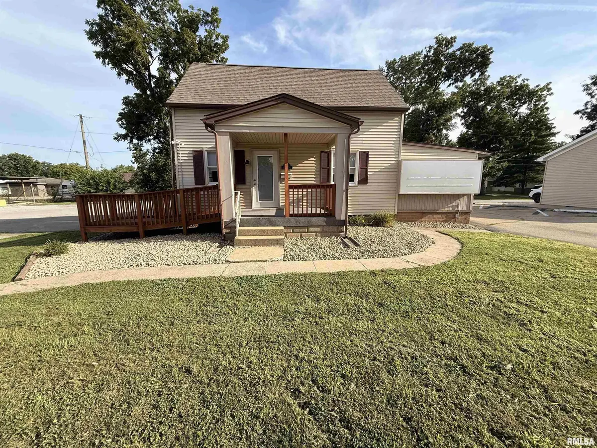 404 E WALNUT ST, Chatham, IL 62629