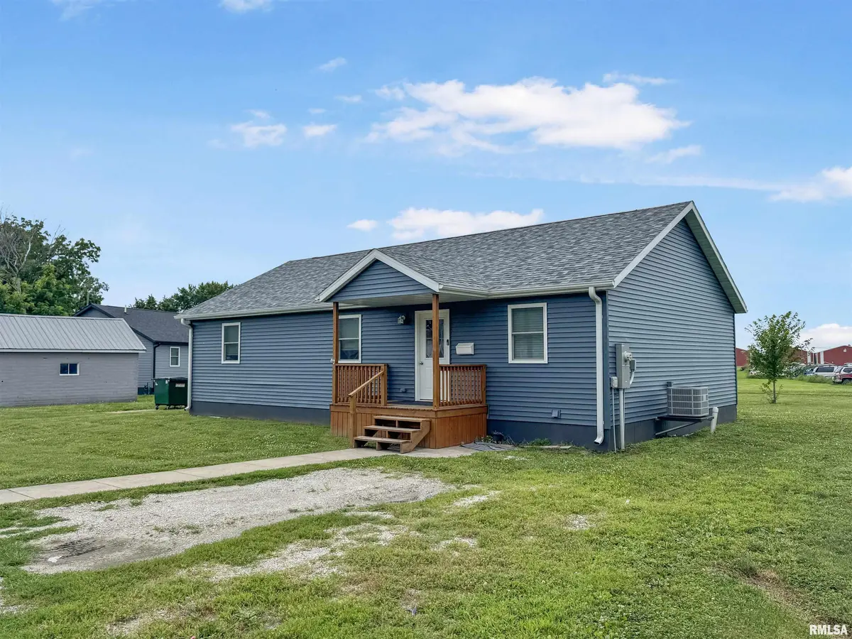 305 RAILROAD AVE, Mt Sterling, IL 62353
