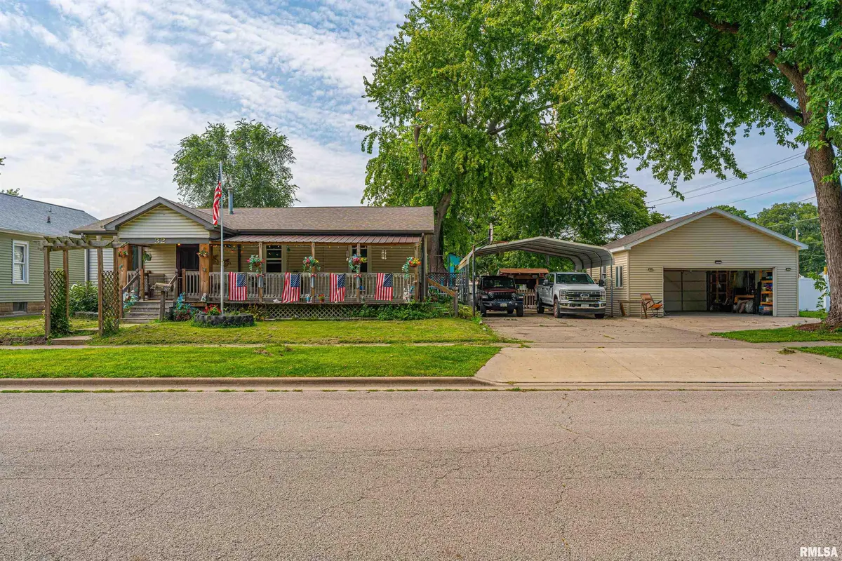 327 N SHERIDAN ST, Lincoln, IL 62656