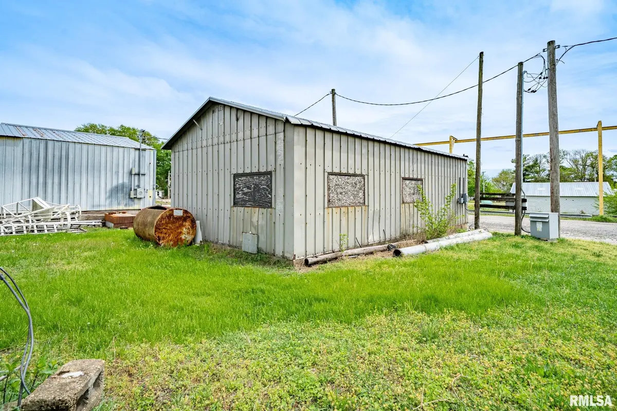 100 S MAIN ST, Forest City, IL 61532