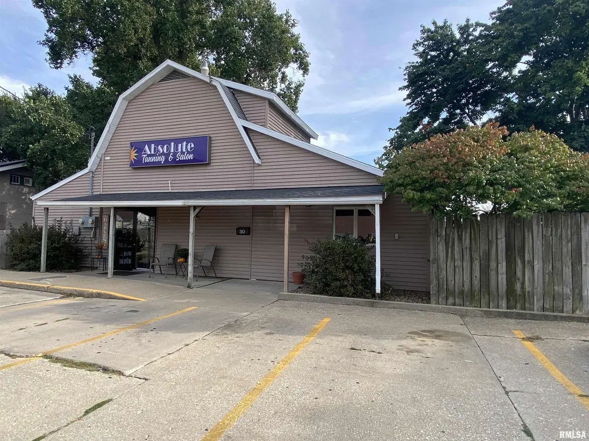 30 E OLIVE ST, Canton, IL 61520