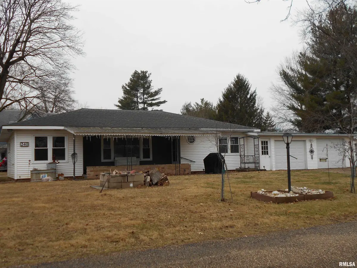 240 S MONMOUTH ST, Good Hope, IL 61438