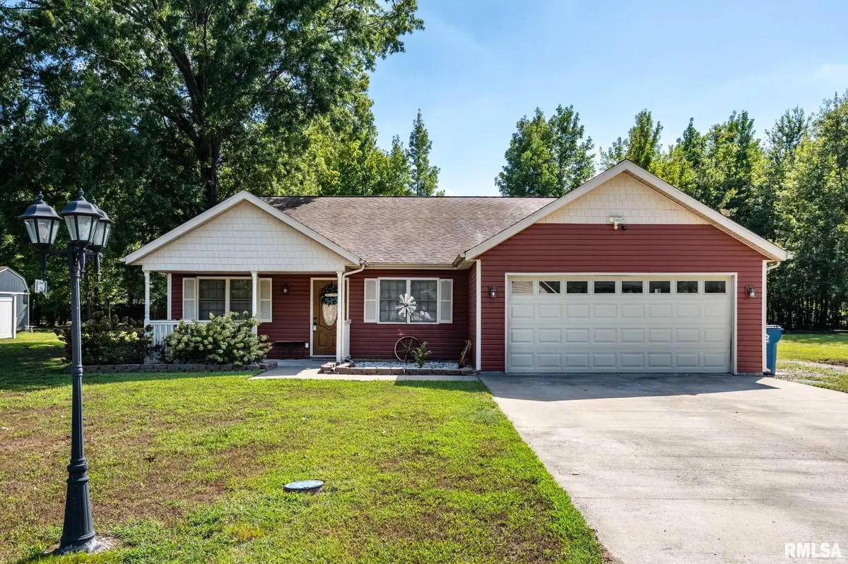 307 Noah LN, Carterville, IL 62918