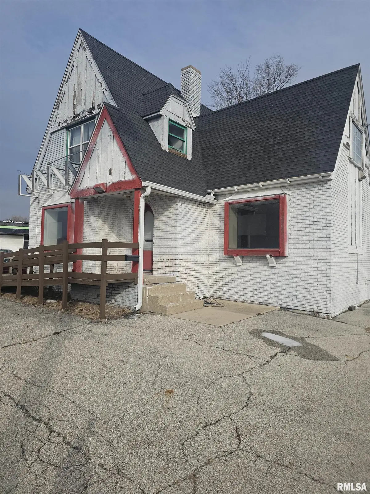 3212 N UNIVERSITY ST, Peoria, IL 61604
