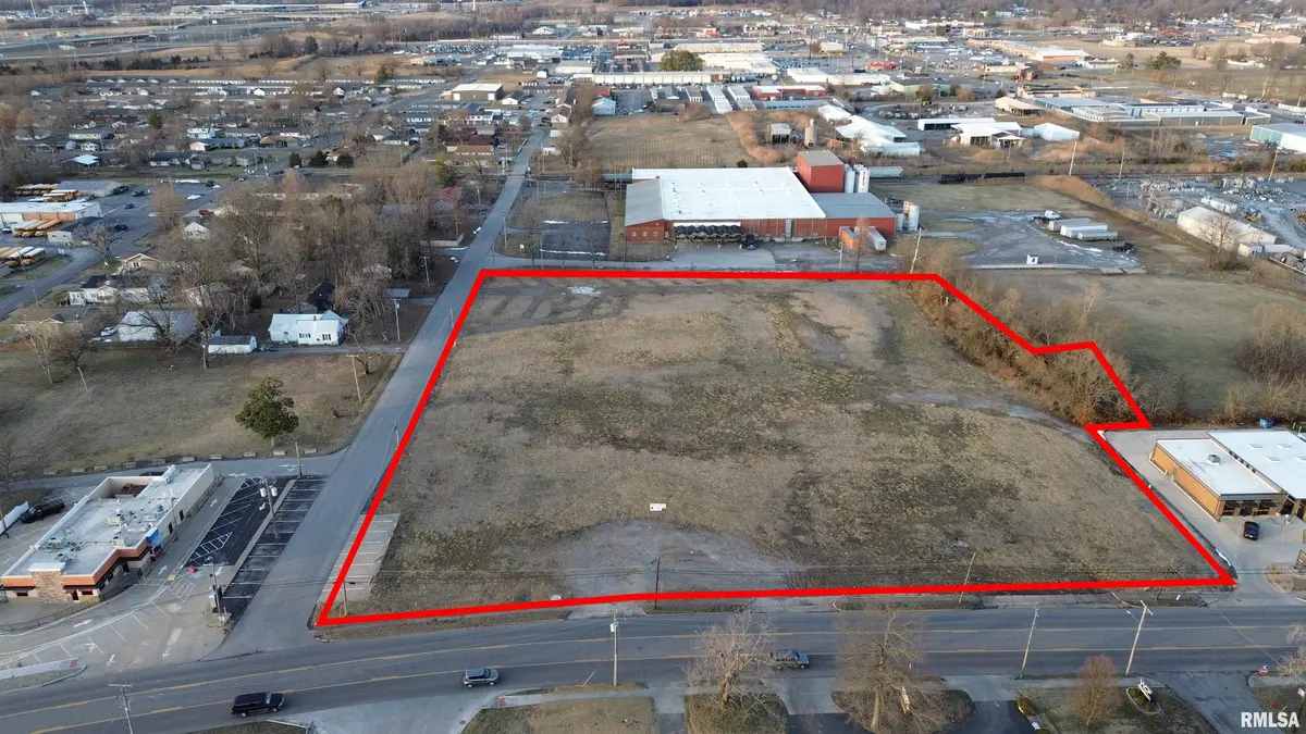 103 N 4TH ST, Marion, IL 62959