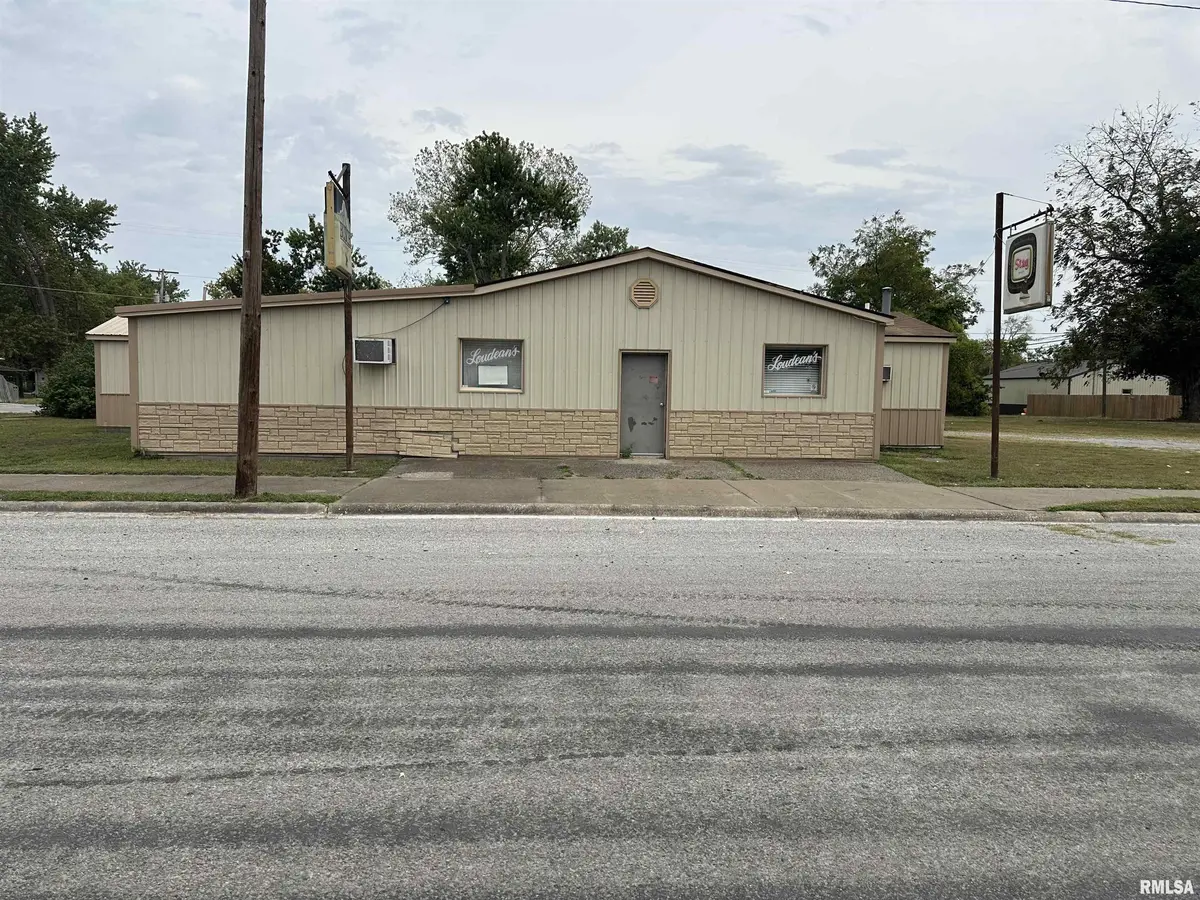 106 S BUSH ST, Hurst, IL 62949