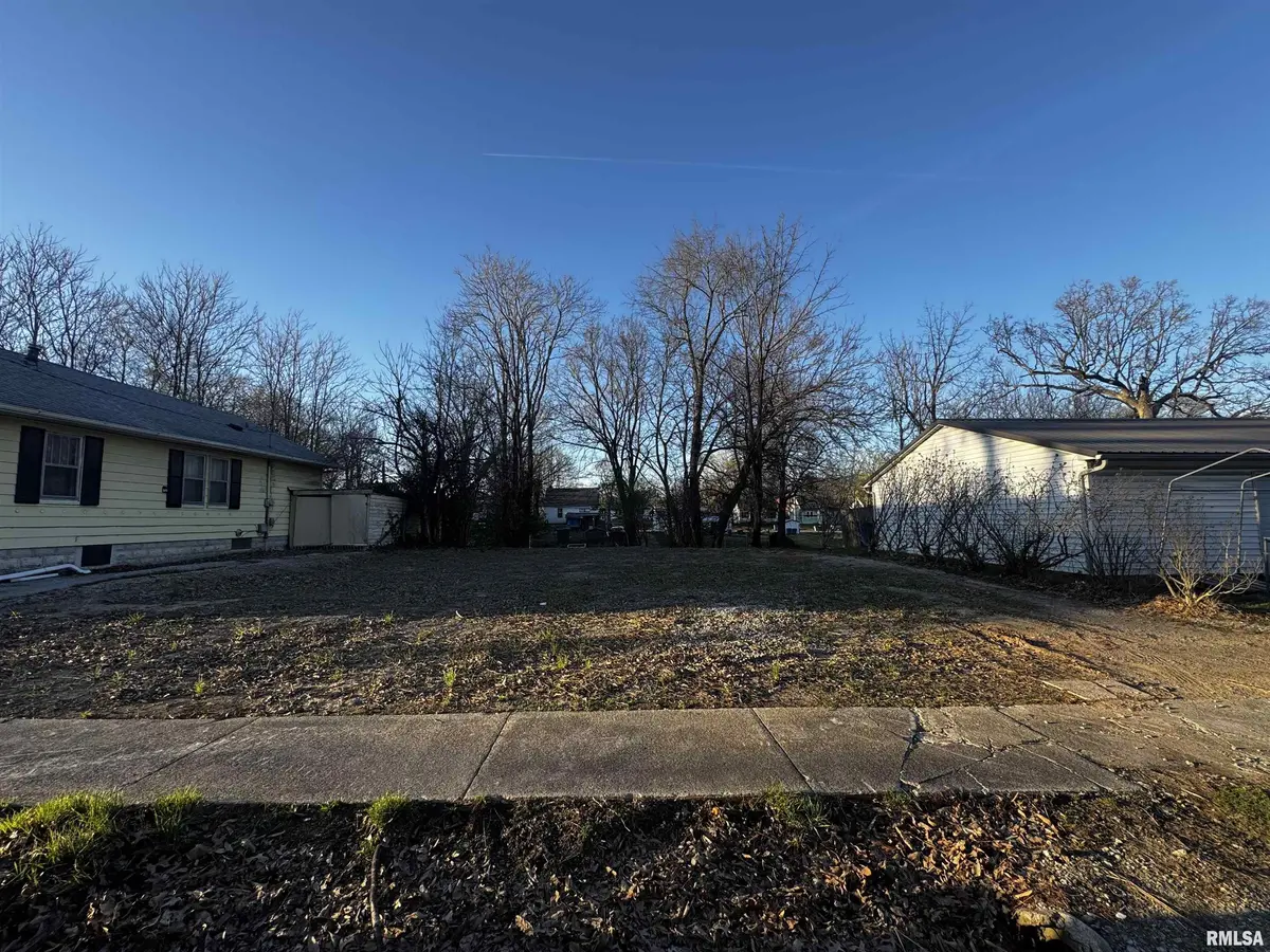 2418 COLLEGE ST, Mt Vernon, IL 62864