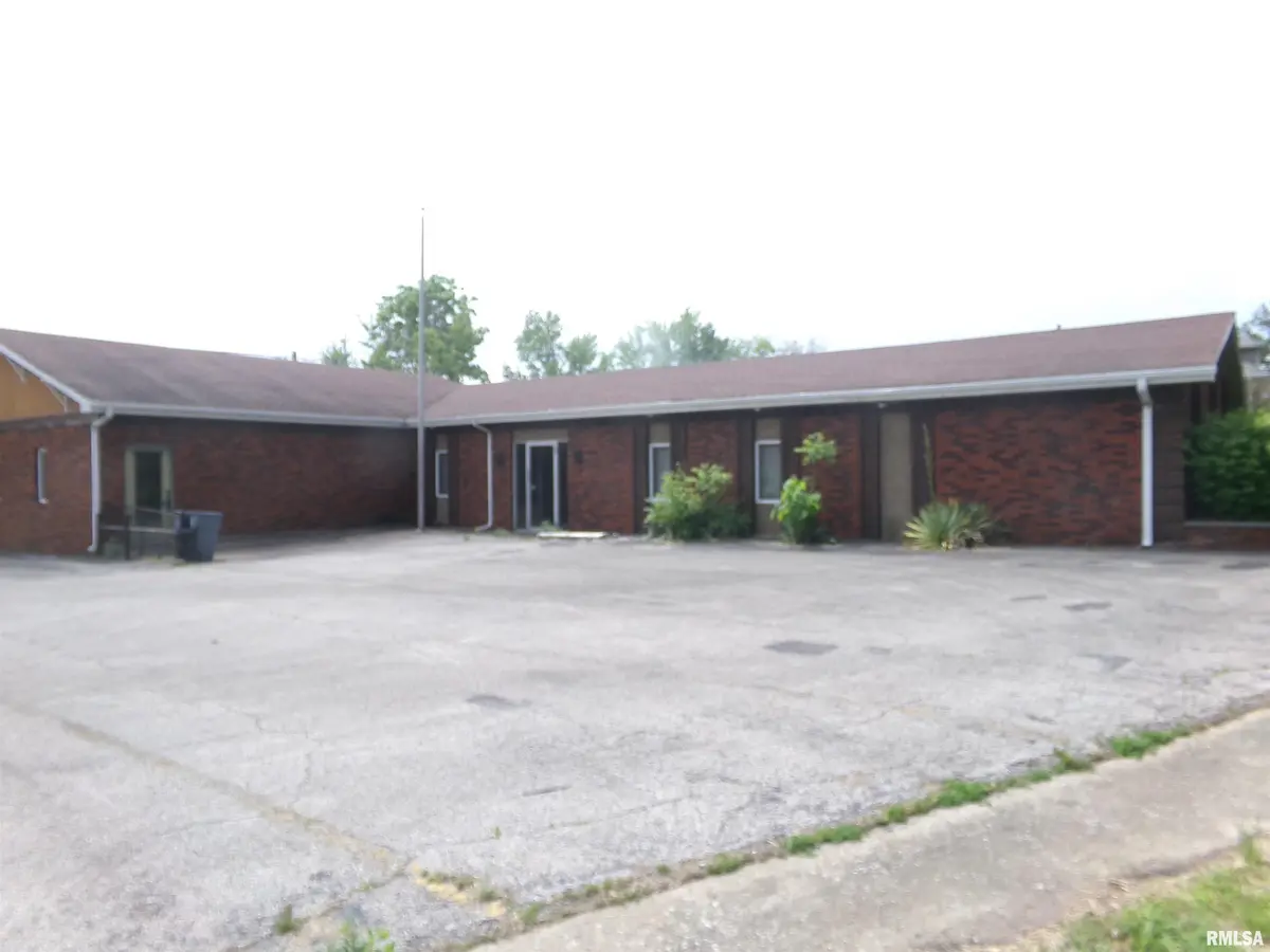 1810 E MAIN ST, West Frankfort, IL 62896