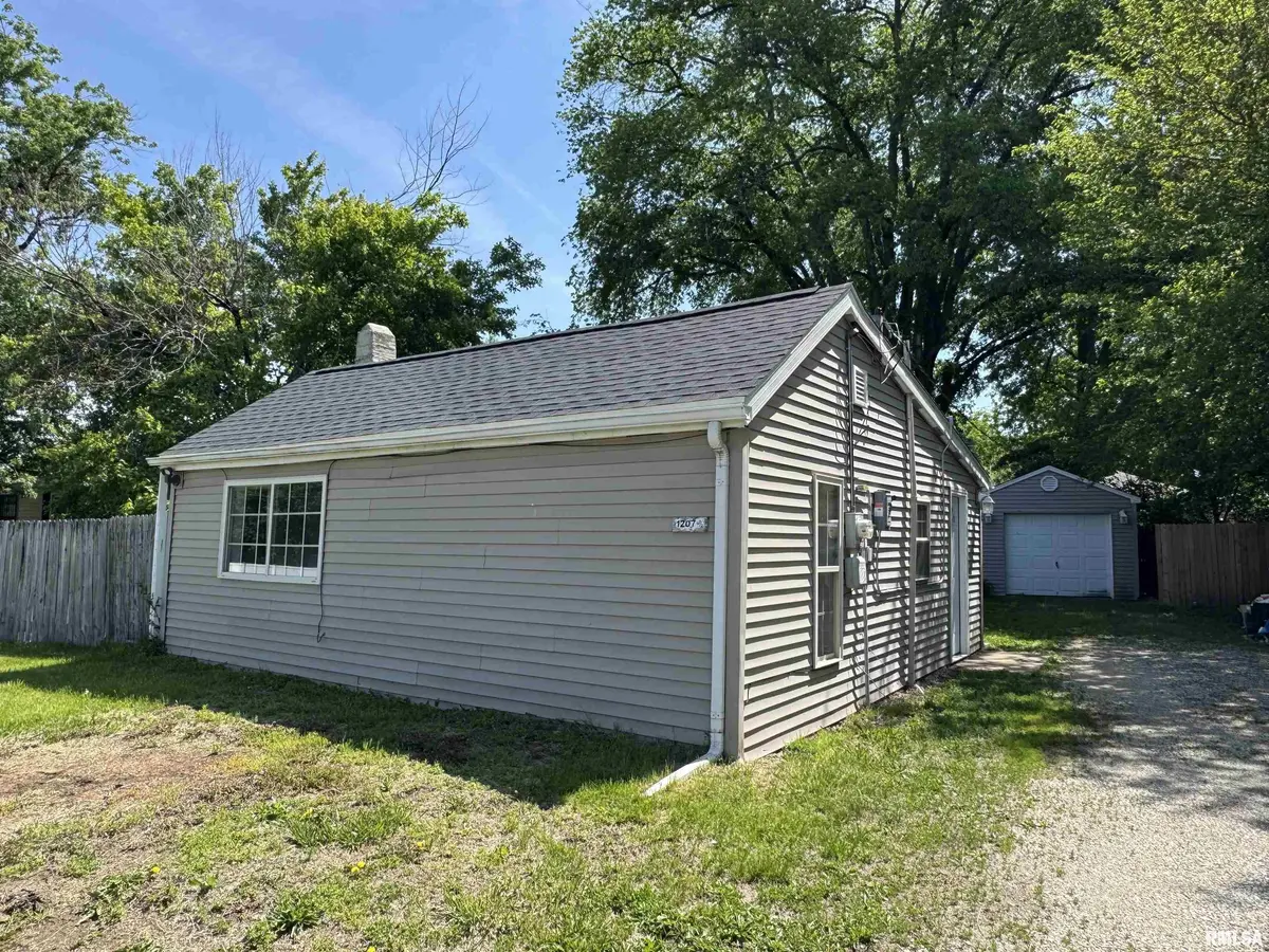 1207 1/2 S 12TH ST, Pekin, IL 61554