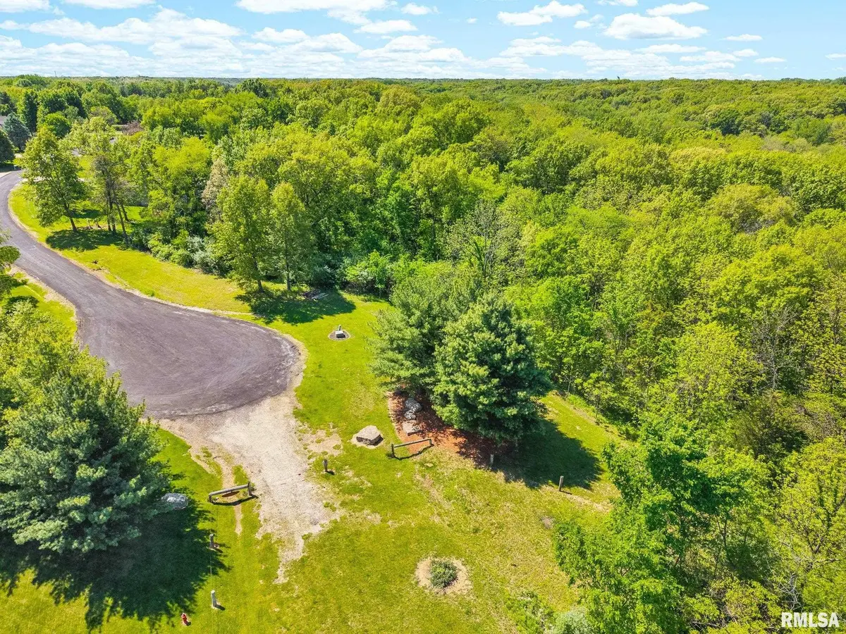 S WALNUT POINT DR, Mapleton, IL 61547