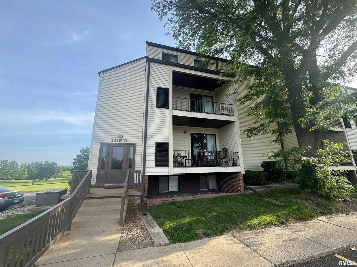 3215 W WILLOW KNOLLS RD #93D, Peoria, IL 61614