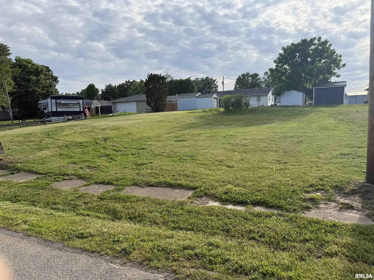 105 S 22ND ST, Herrin, IL 62948