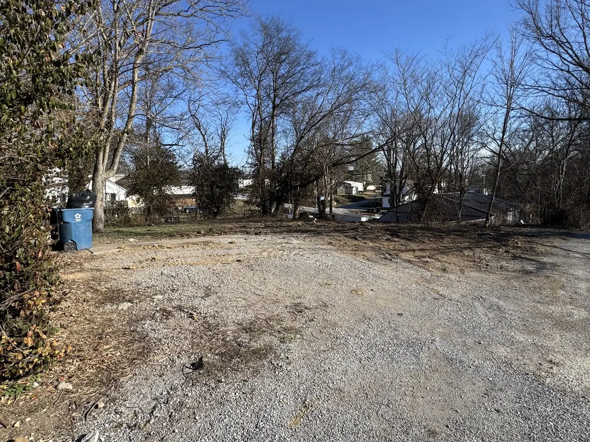 300 1/2 BROAD ST, Jonesboro, IL 62952